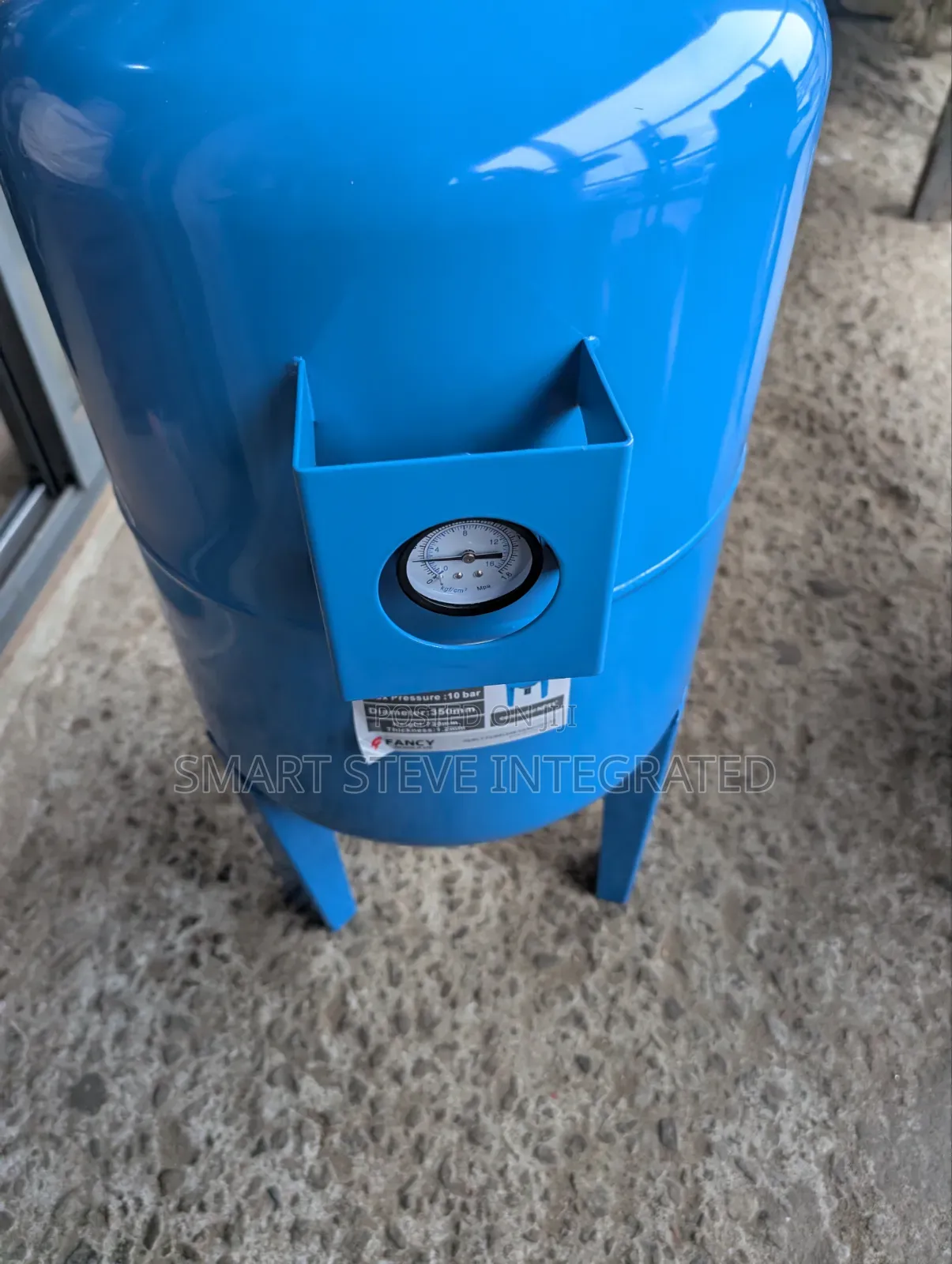 Blue Vertical Water Pressure Tank With Legs and a Built-in Pressures