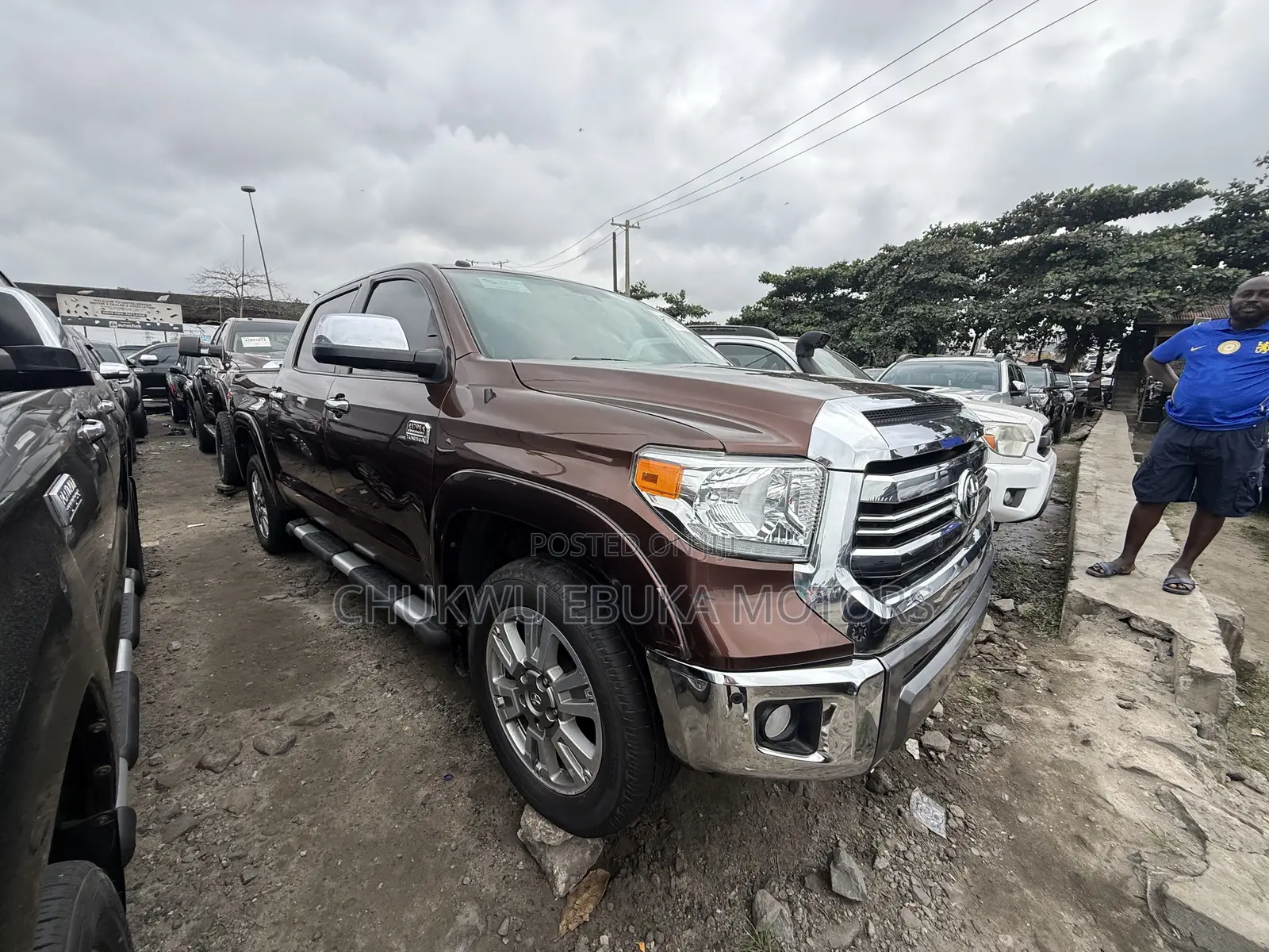 Toyota Tundra Platinum 5.7L V8 4x4 CrewMax 5.6 ft. box 145.7 in. WB