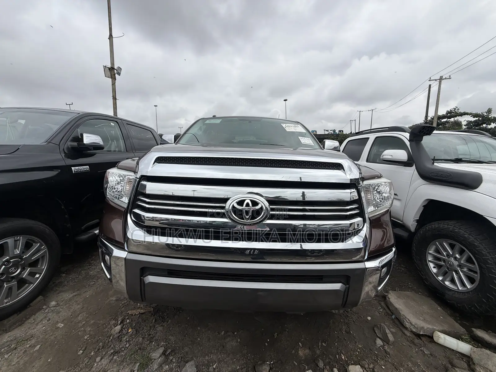 Toyota Tundra Platinum 5.7L V8 4x4 CrewMax 5.6 ft. box 145.7 in. WB