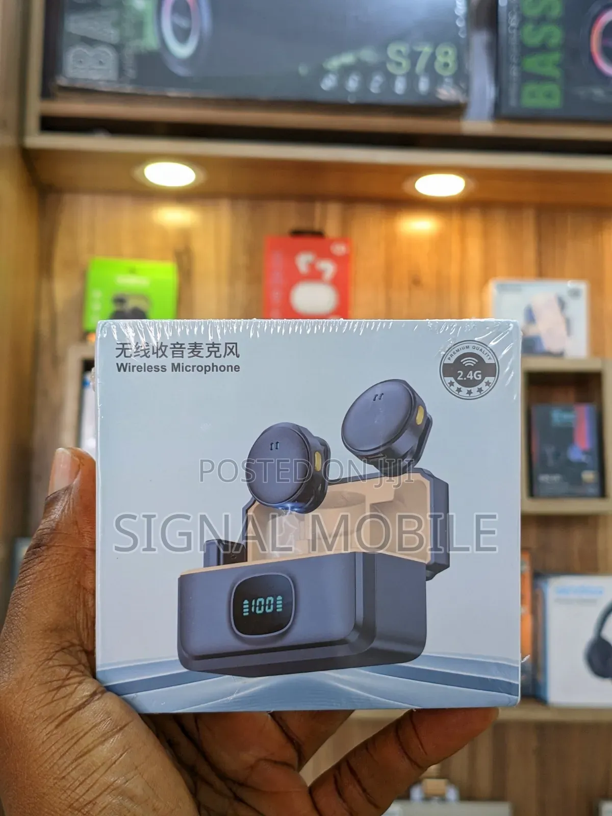 Lavalier Microphone 2.4GHz Wireless Charging Case for Video Recording