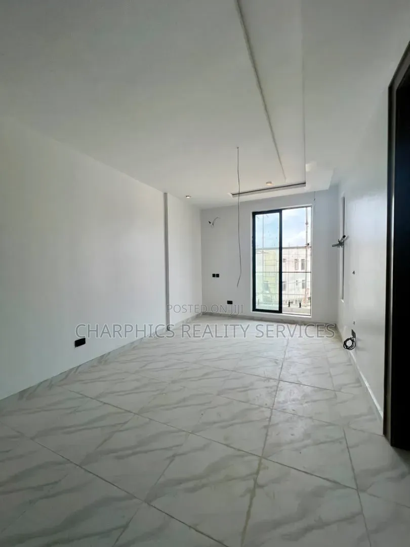 1bdrm Apartment in Lekki Phase 1 for sale