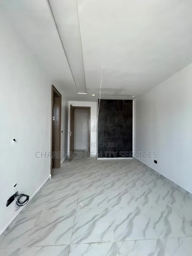 1bdrm Apartment in Lekki Phase 1 for sale