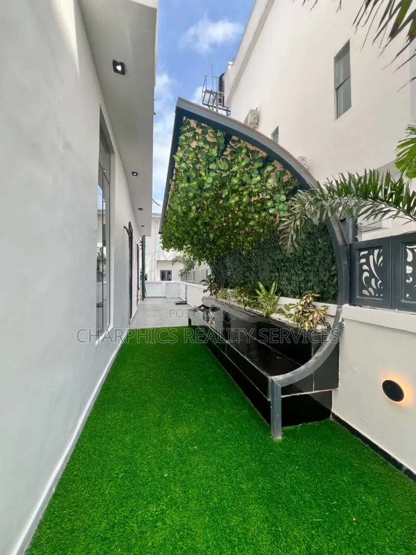 5bdrm Duplex in Osapa london for sale