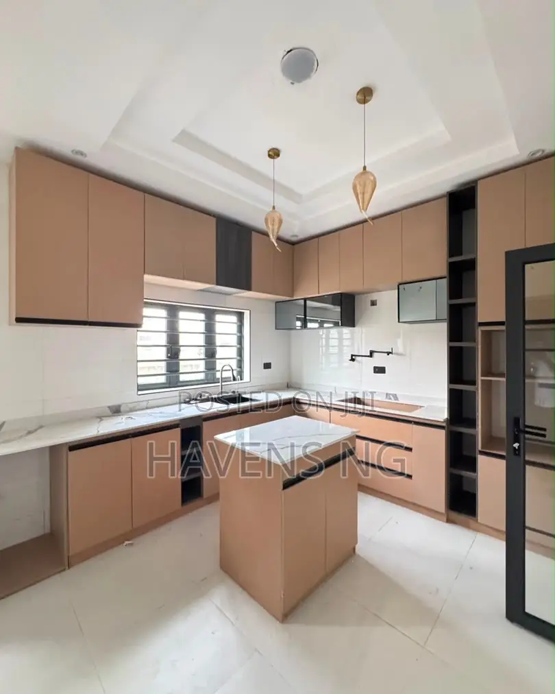 6bdrm Duplex in Western Avenue for sale