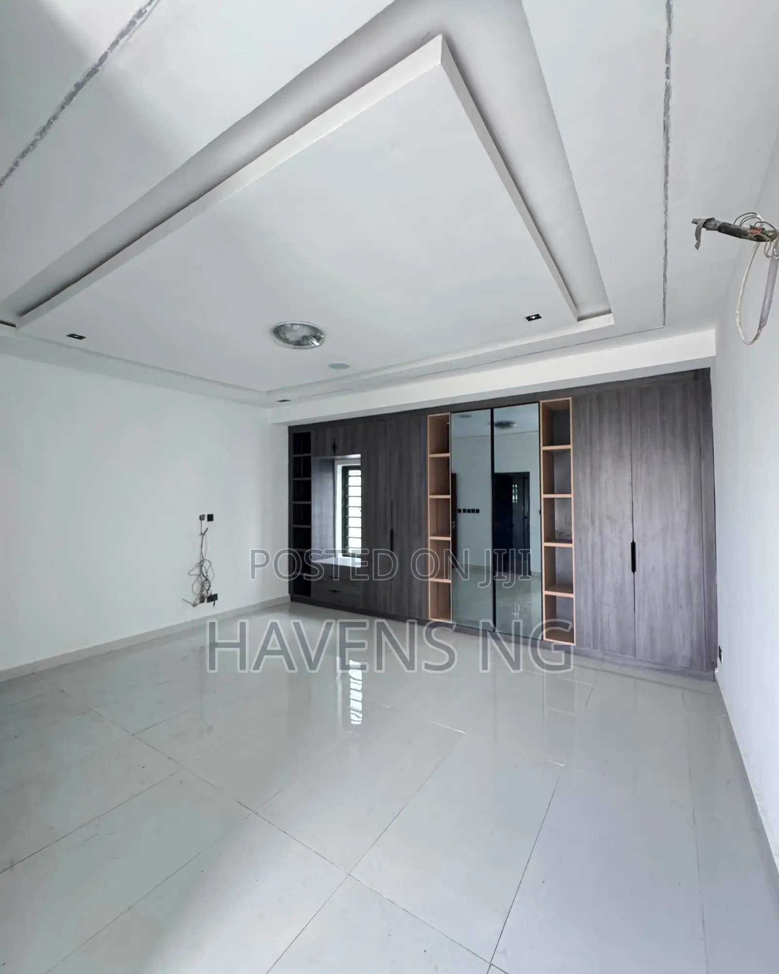 6bdrm Duplex in Western Avenue for sale