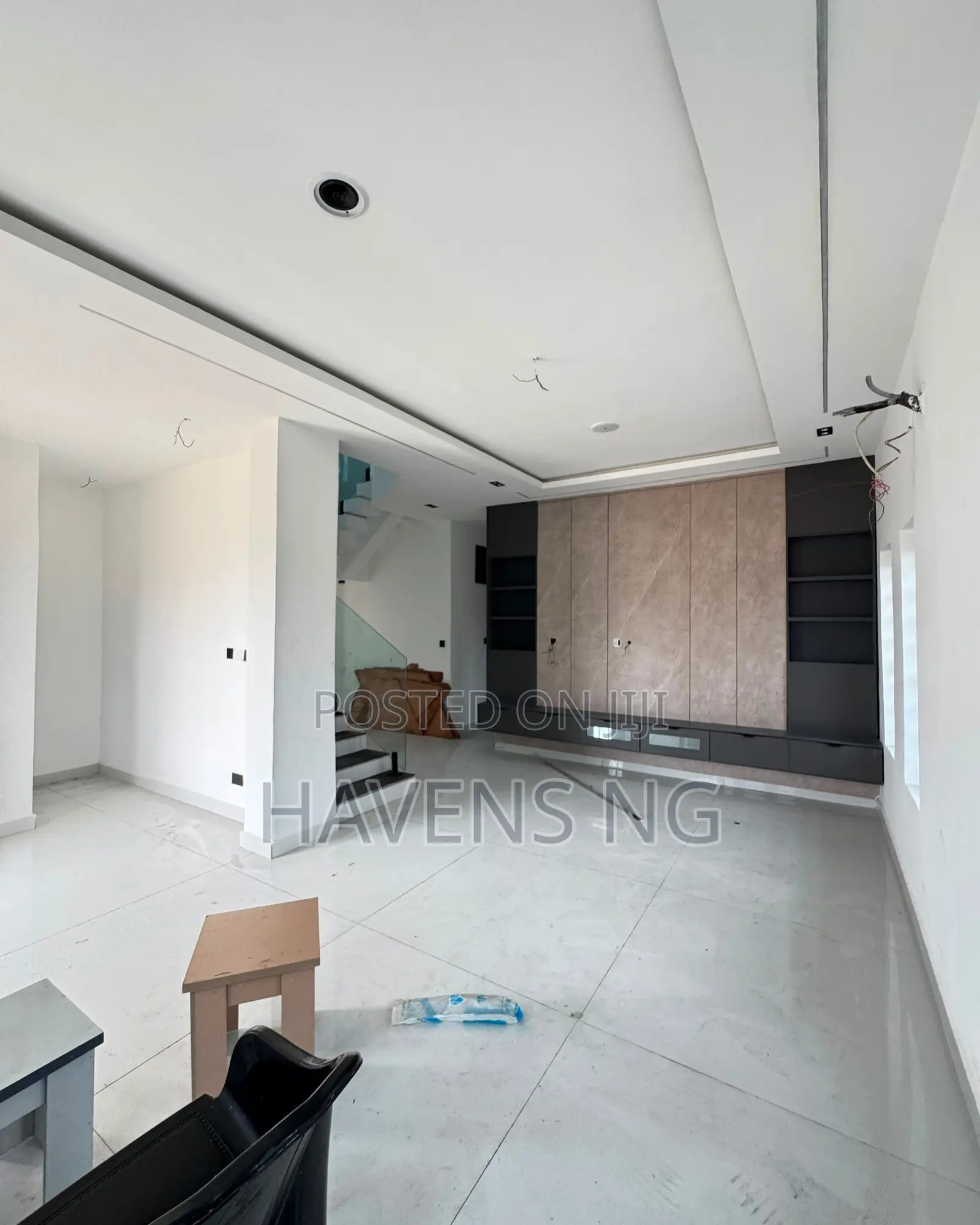 6bdrm Duplex in Western Avenue for sale
