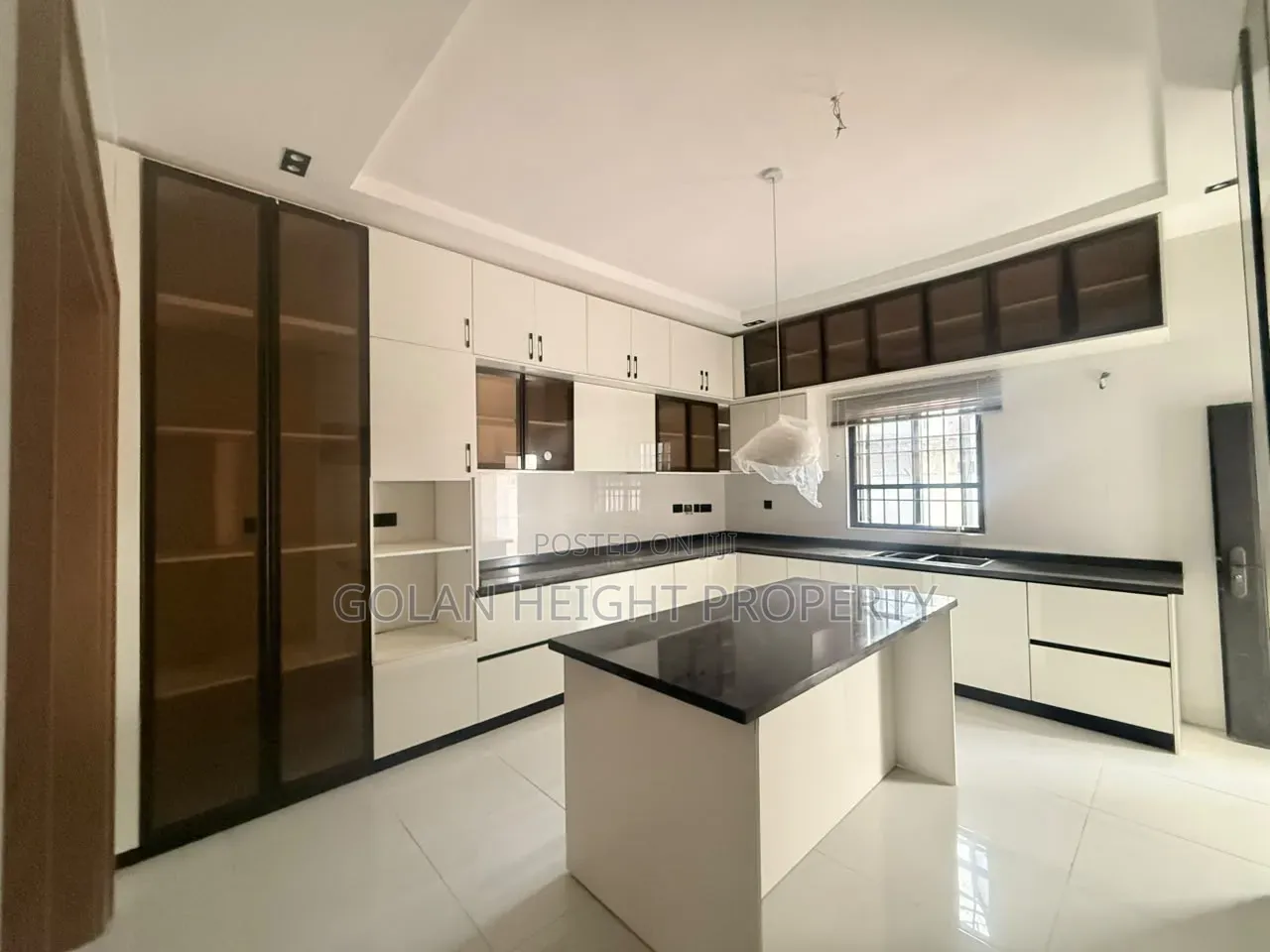5bdrm Duplex in Kado for sale