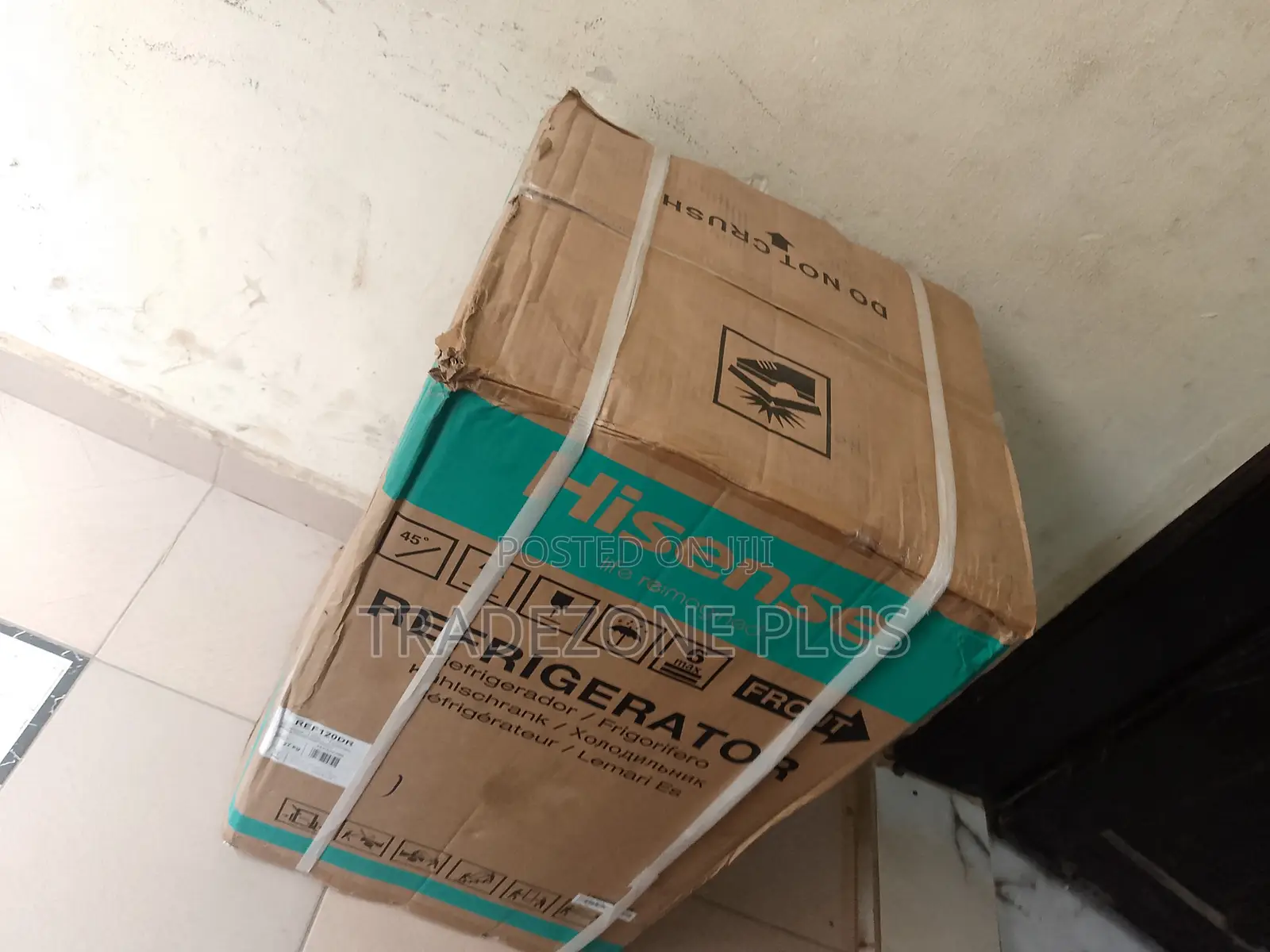 Hisense REF120DR Mini Refrigerator