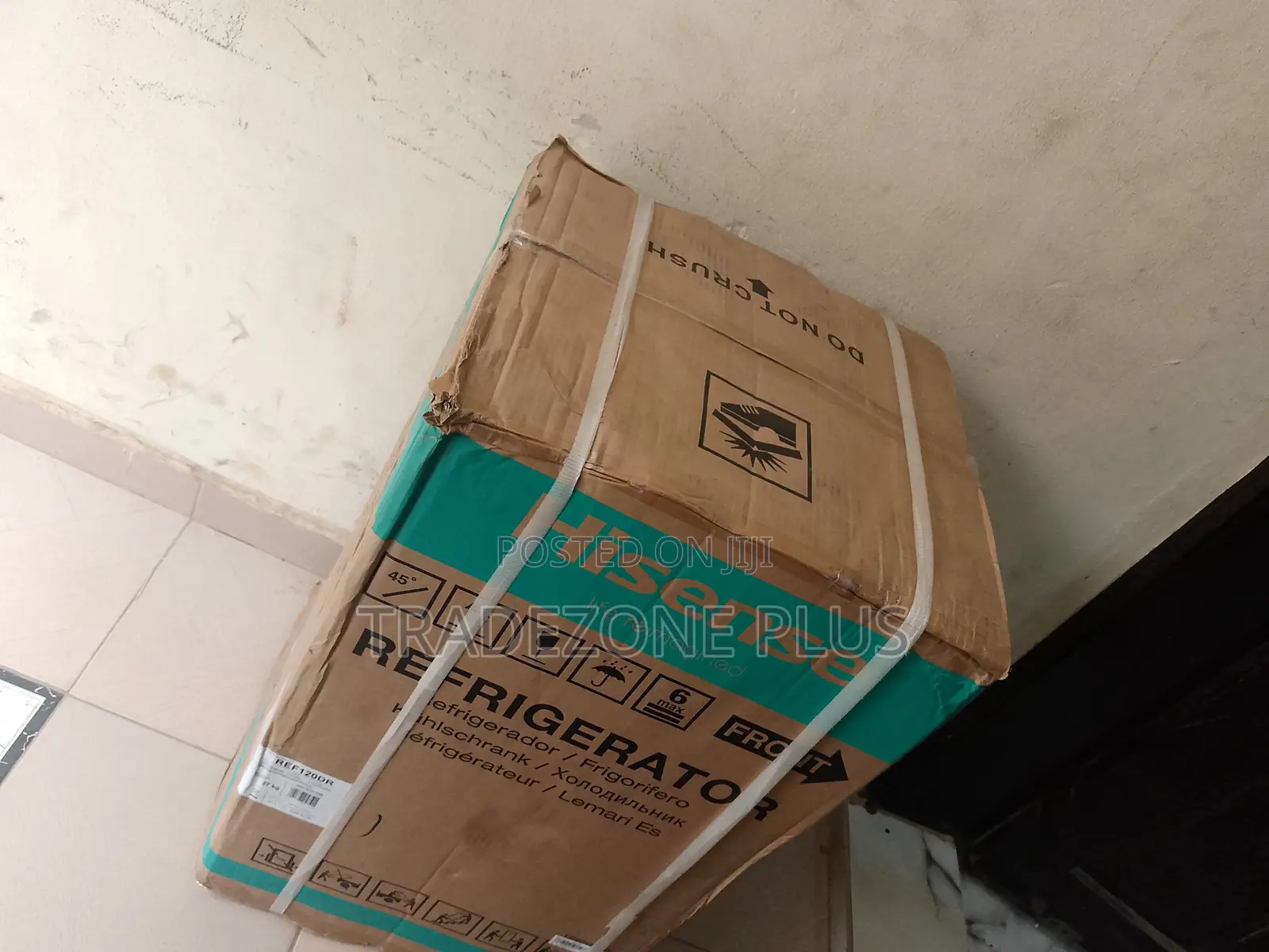 Hisense REF120DR Mini Refrigerator