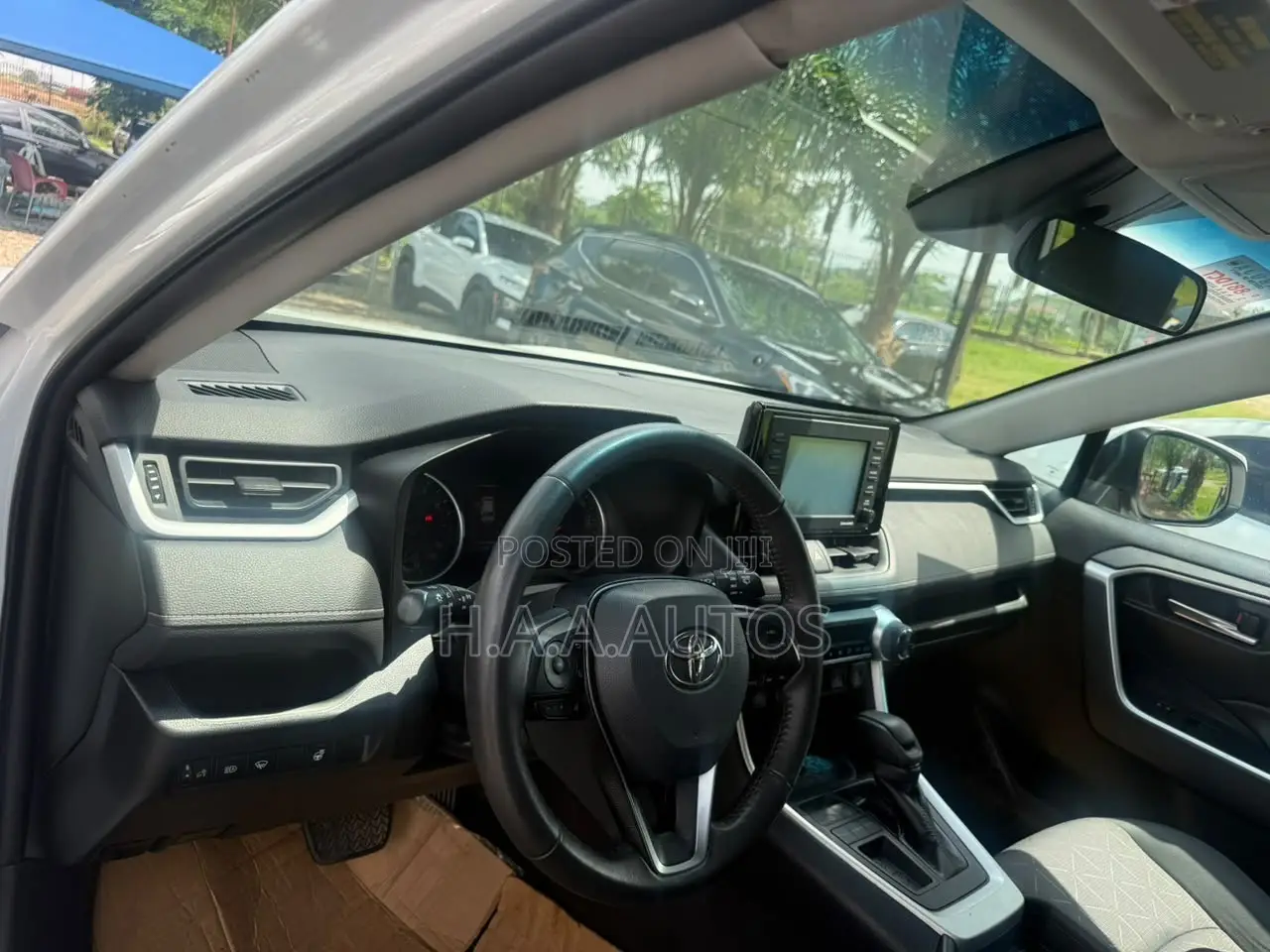 Toyota RAV4 XLE AWD 2020 White