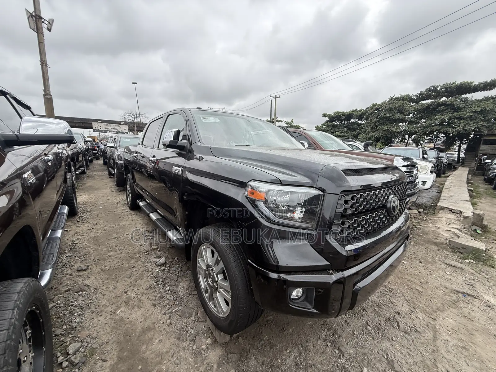 Toyota Tundra Platinum 5.7L V8 4x4 CrewMax 5.6 ft. box 145.7 in. WB