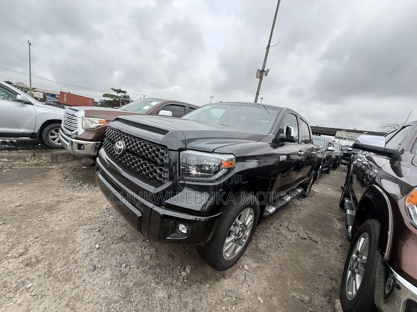 Toyota Tundra Platinum 5.7L V8 4x4 CrewMax 5.6 ft. box 145.7 in. WB
