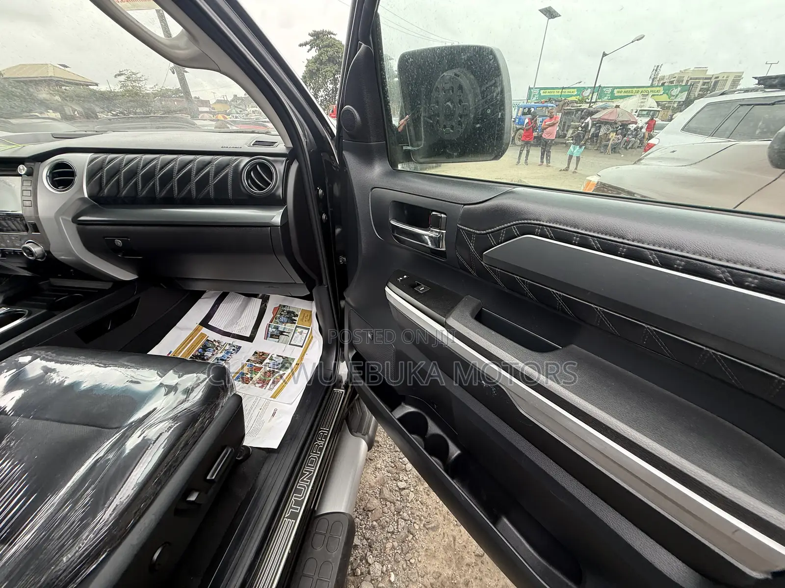 Toyota Tundra Platinum 5.7L V8 4x4 CrewMax 5.6 ft. box 145.7 in. WB