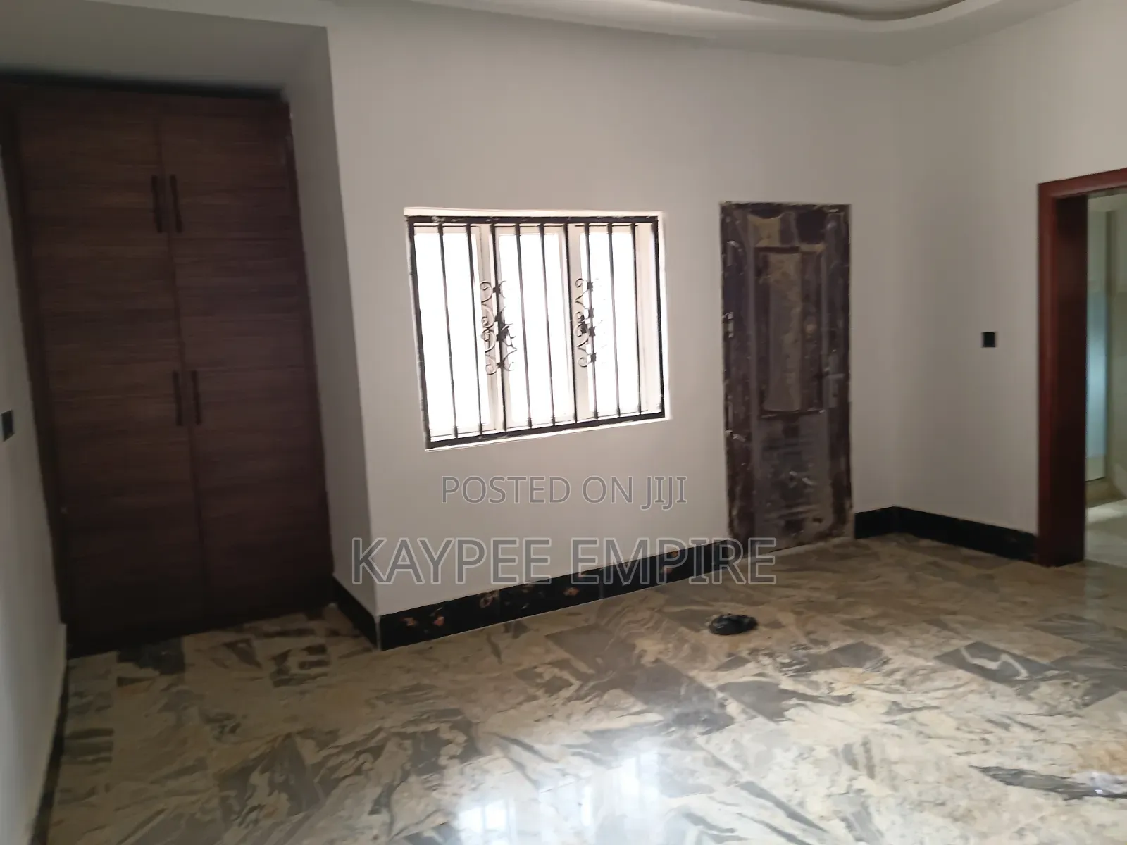 5bdrm Townhouse / Terrace in Wuye for rent