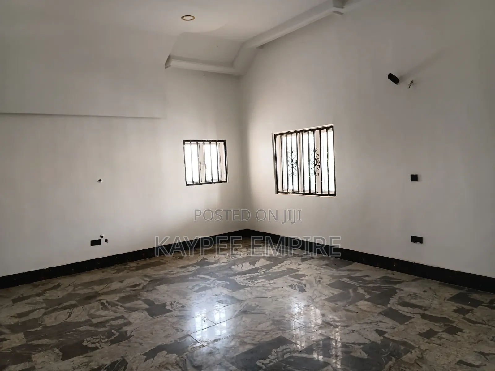 5bdrm Townhouse / Terrace in Wuye for rent