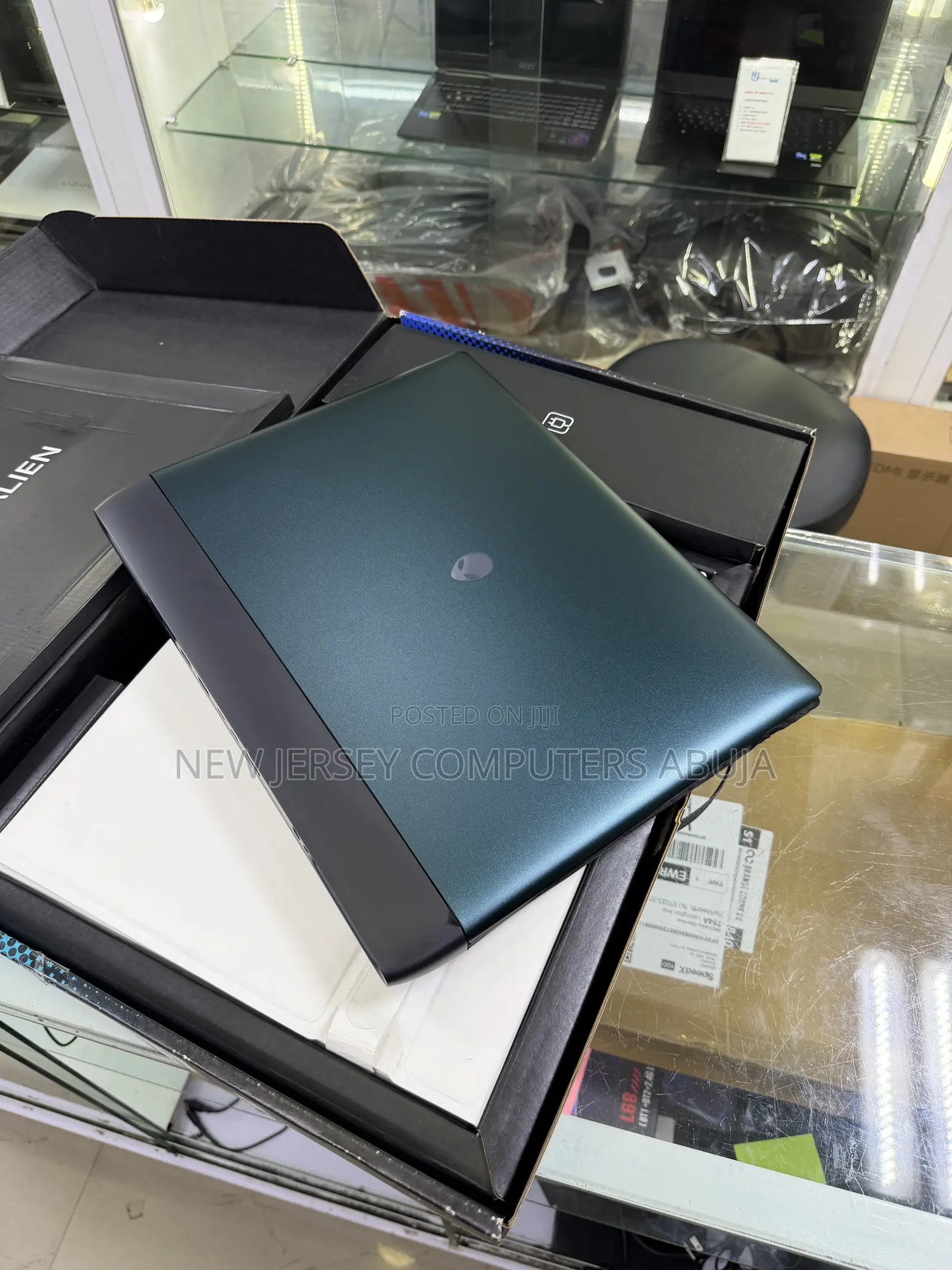New Laptop Alienware Area-51m 32GB Intel Core Ultra 7 SSD 1T