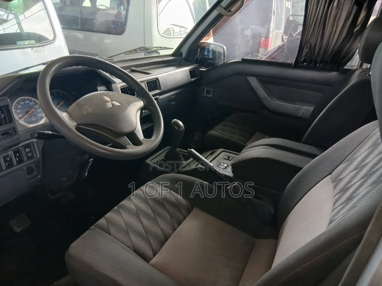 Mitsubishi L300 2015 Silver