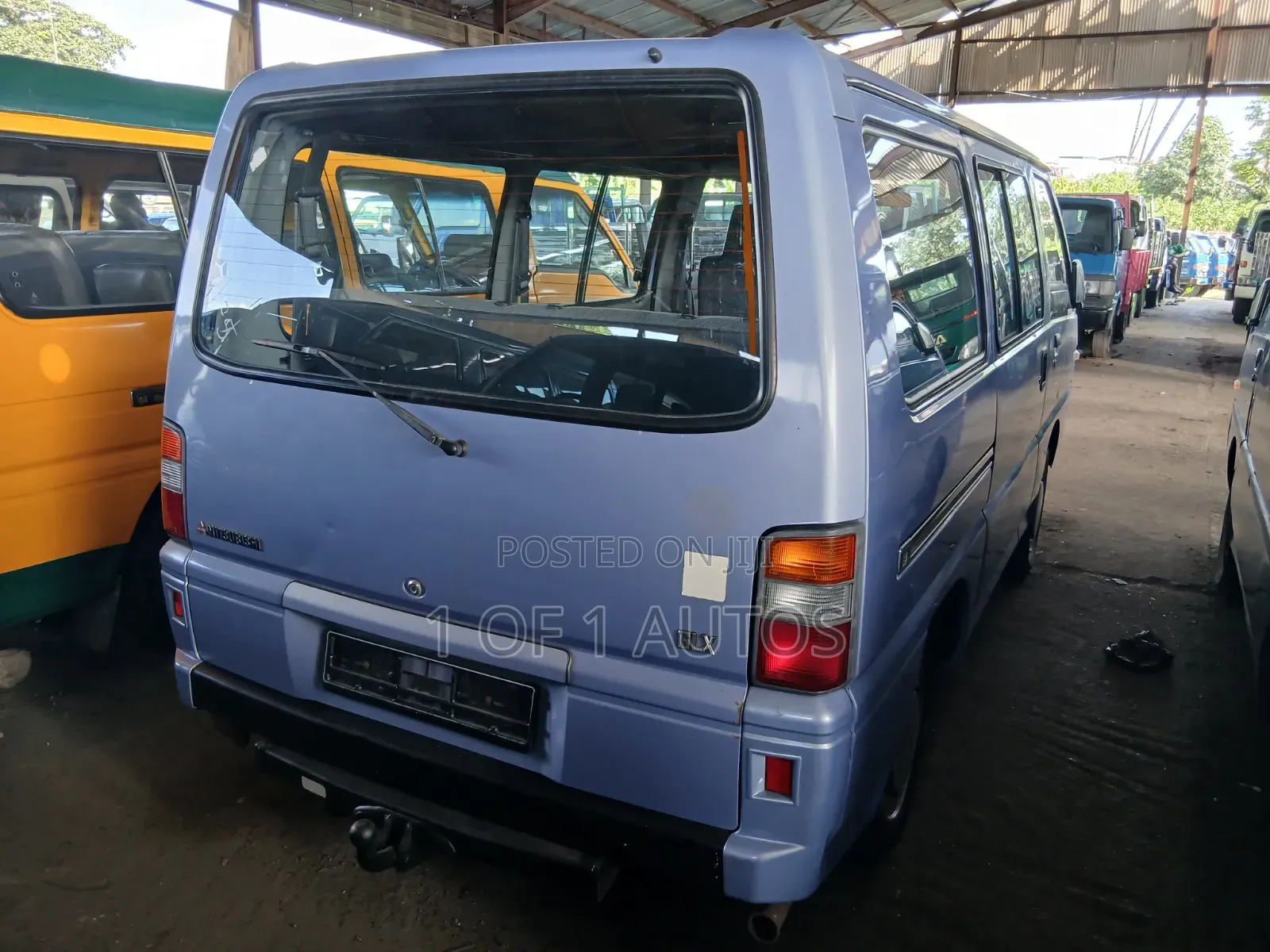 Mitsubishi L300 1998 Blue