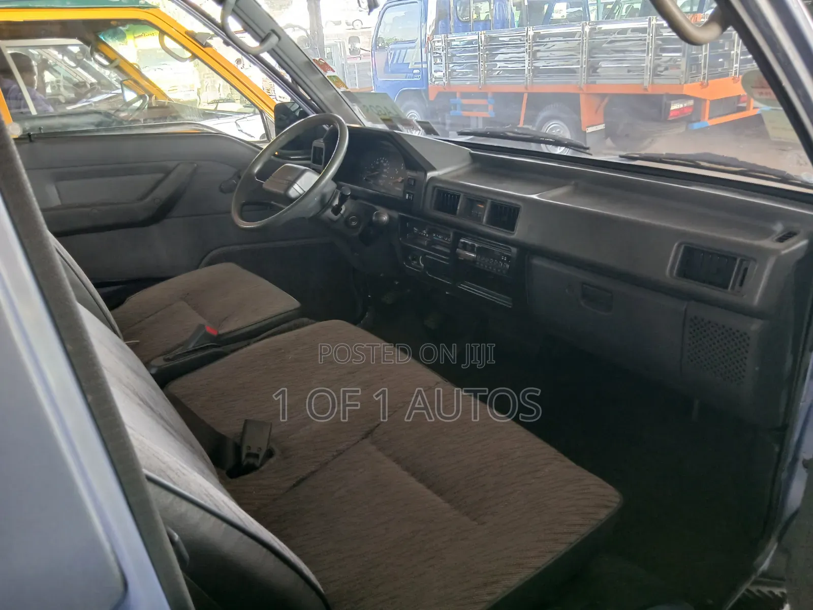 Mitsubishi L300 1998 Blue