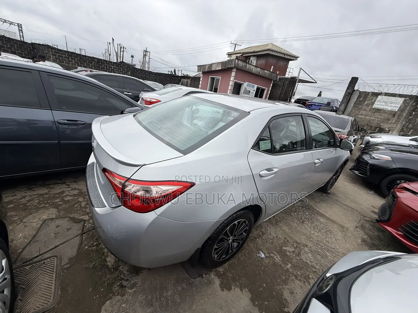 Toyota Corolla LE (1.8L 4cyl 2A) 2018 Silver