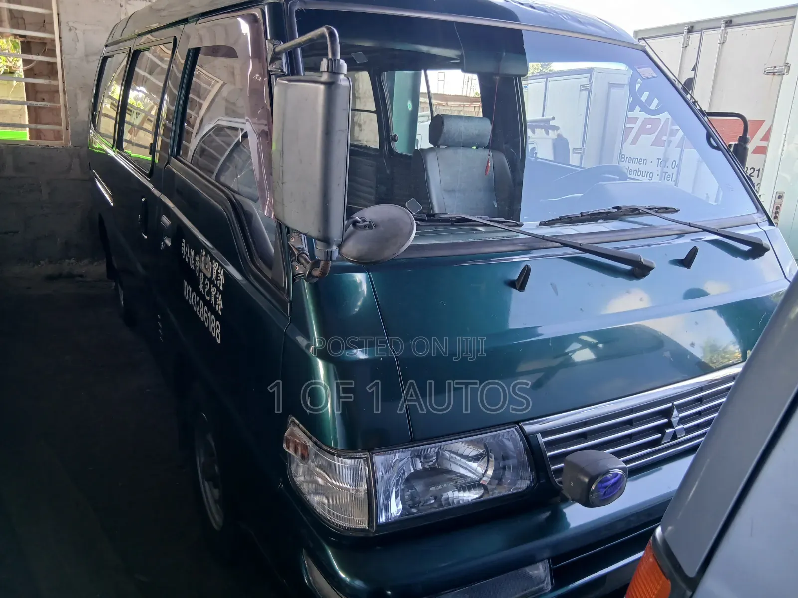 Mitsubishi L300 2011 Green