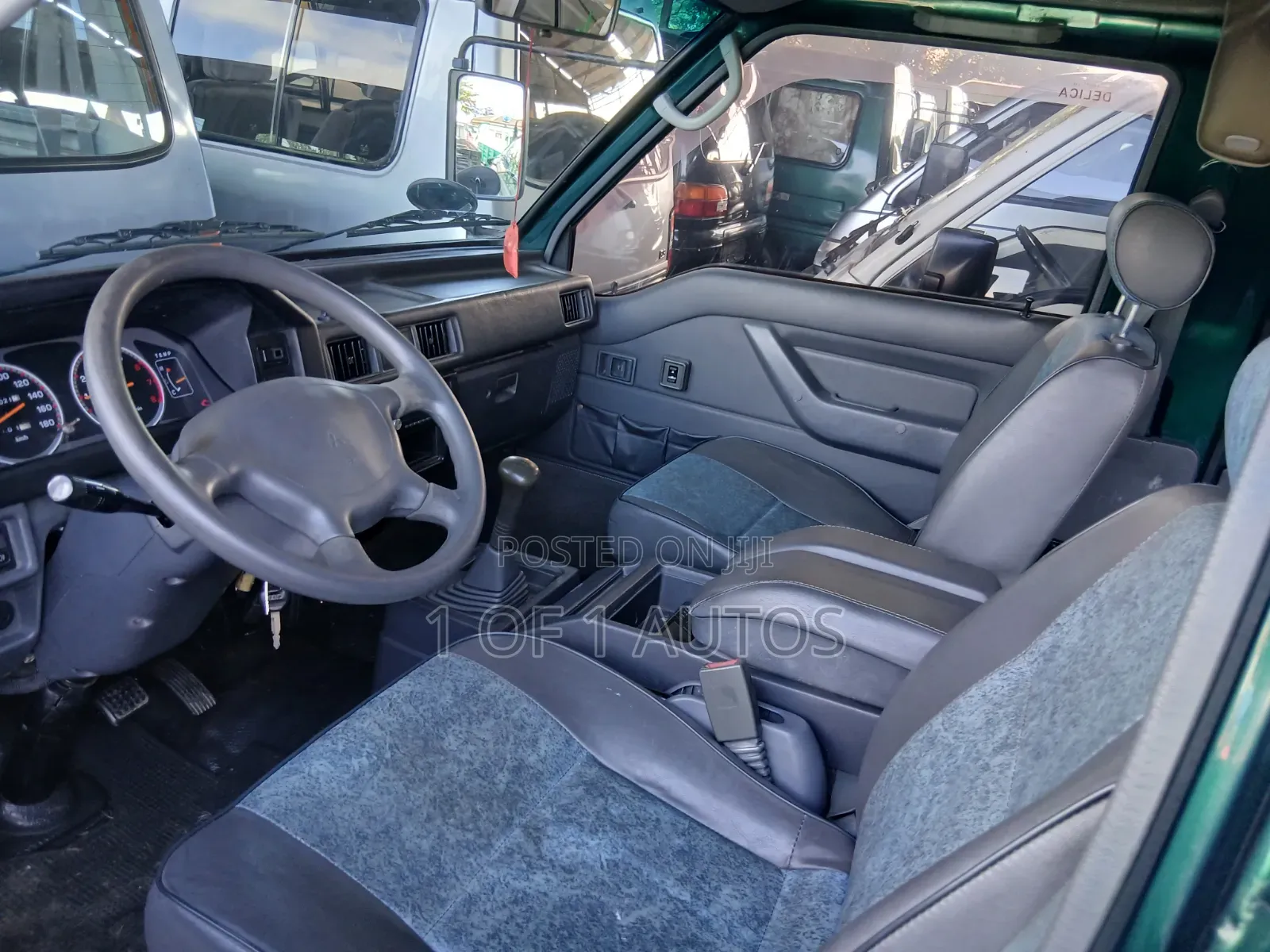 Mitsubishi L300 2011 Green