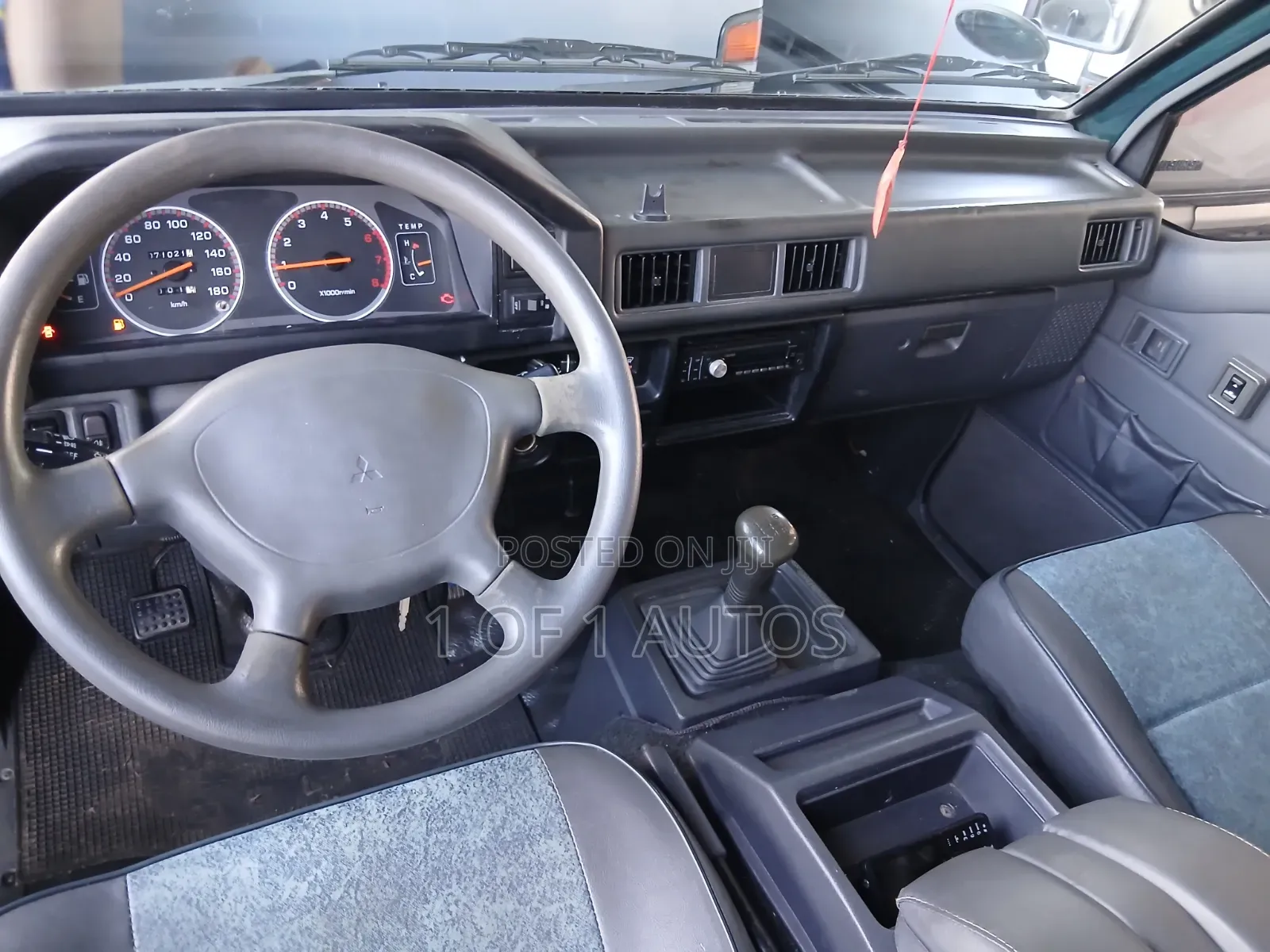 Mitsubishi L300 2011 Green