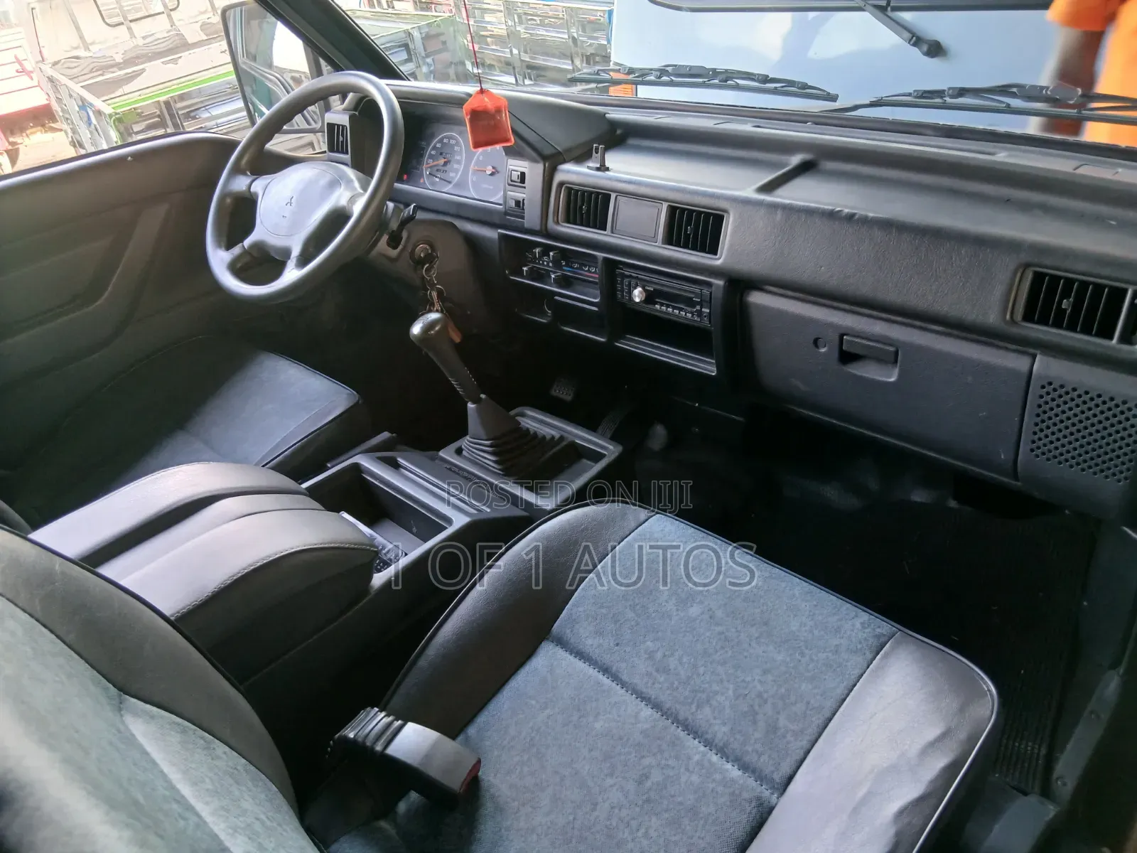 Mitsubishi L300 2011 Green