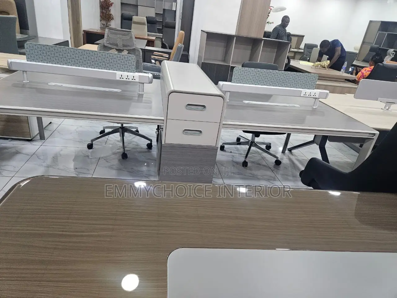 4-Seater Office Workstation Desk With Center Storage Drawers