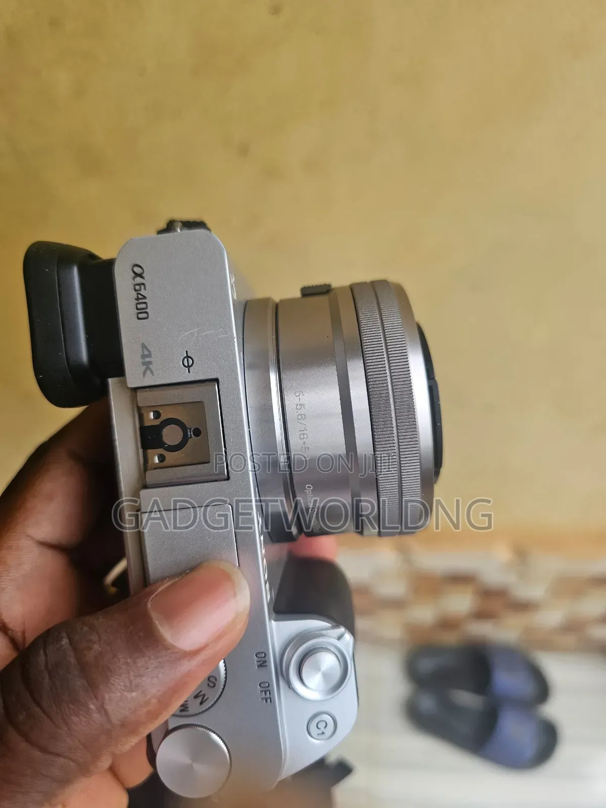 Sony Alpha A6400 Mirrorless Camera (Black) – Excellent Condition