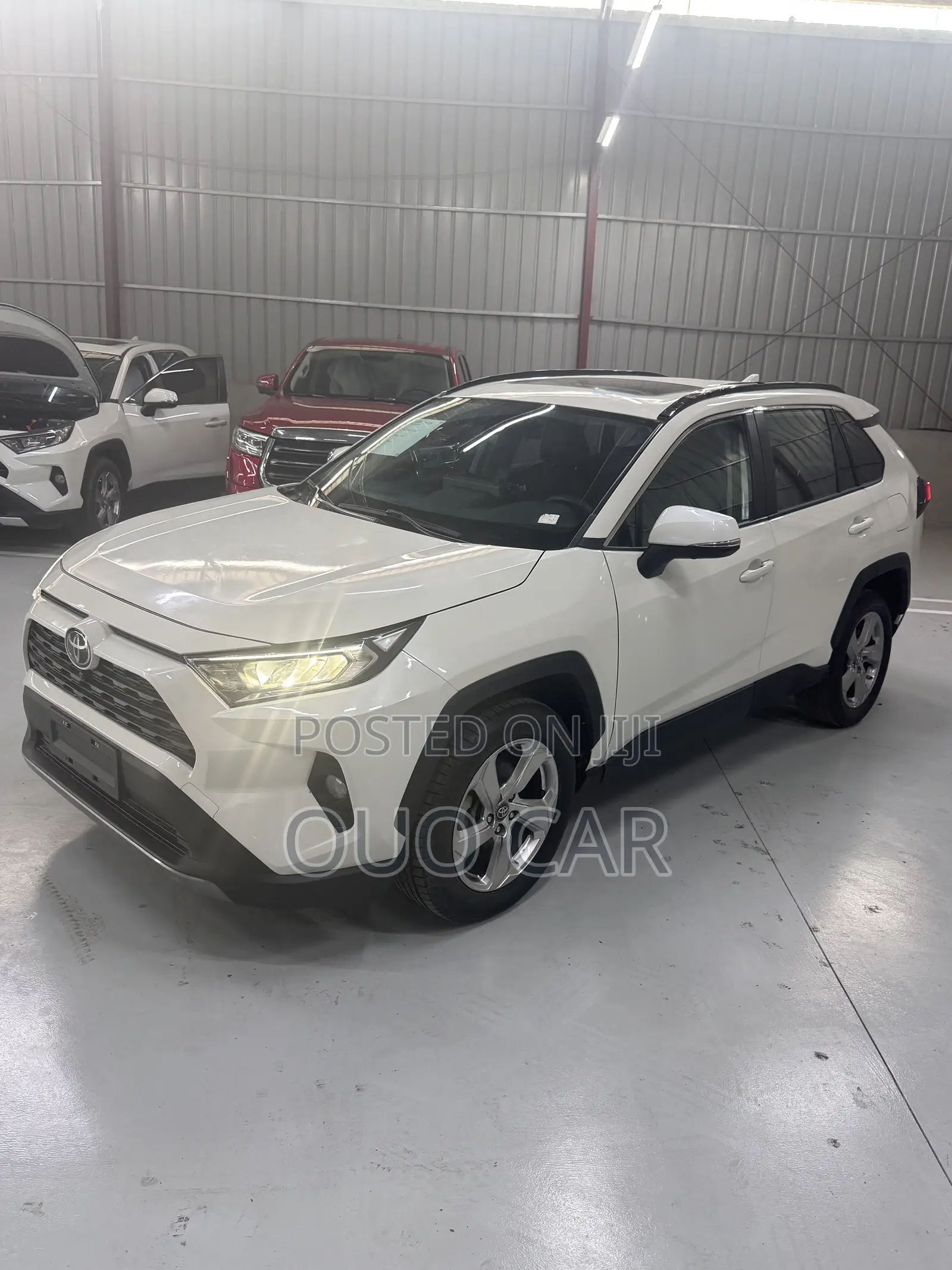 Toyota RAV4 2021 White