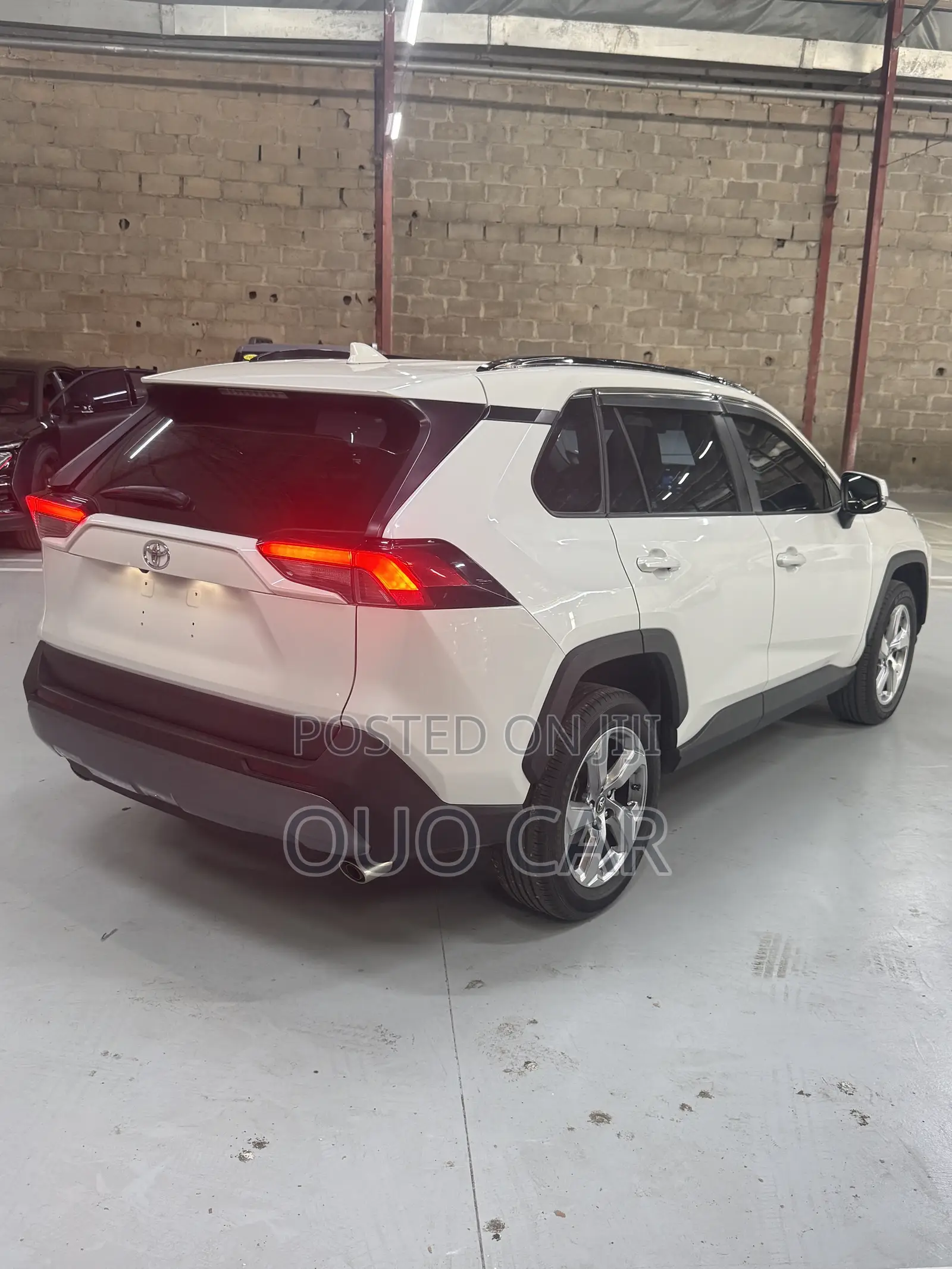 Toyota RAV4 2021 White