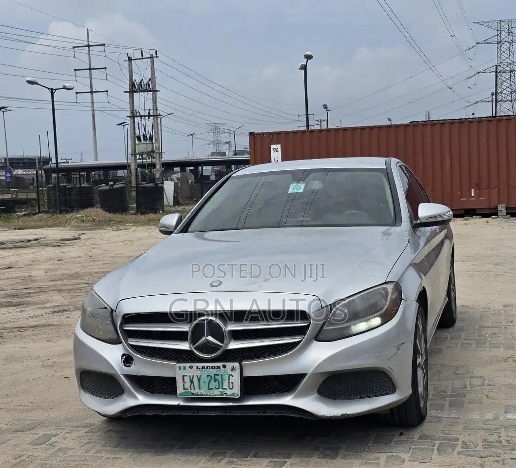 Mercedes-Benz C300 Base AWD 4Matic Sedan (2.0L 4cyl 7A) 2015 Gray