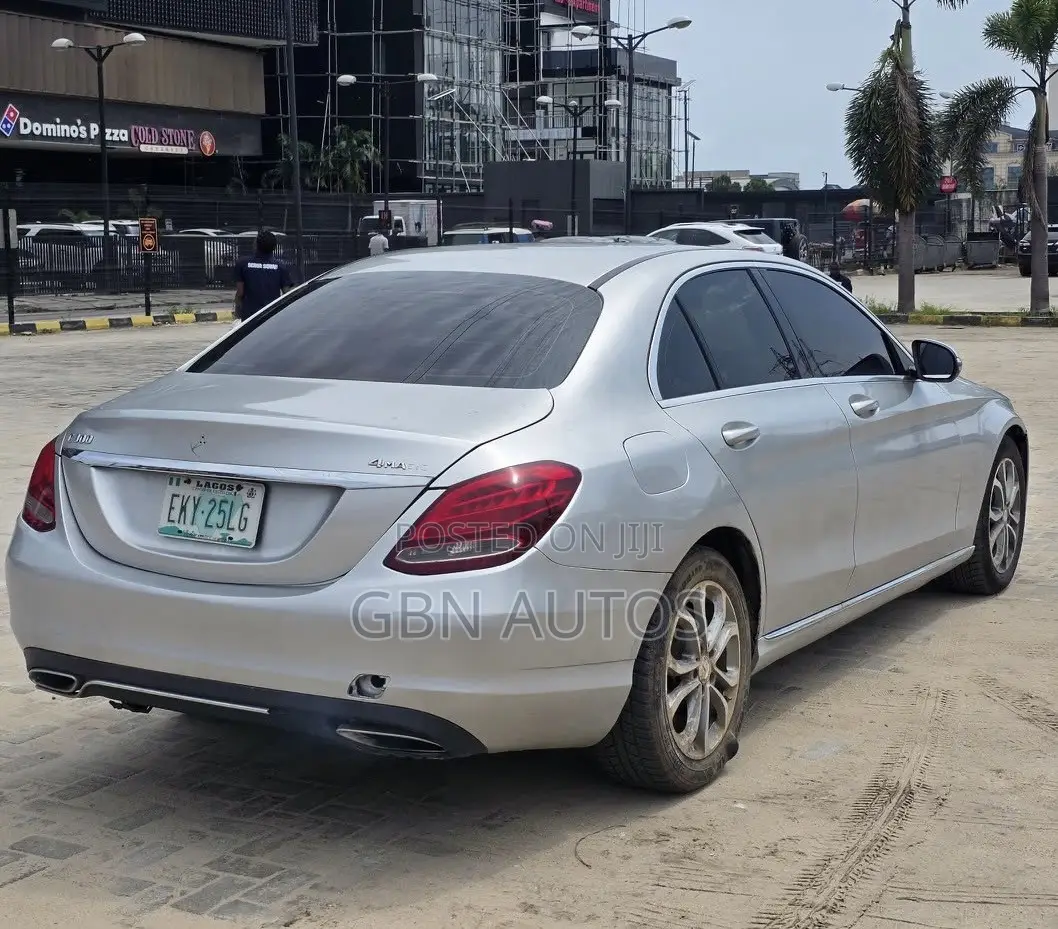 Mercedes-Benz C300 Base AWD 4Matic Sedan (2.0L 4cyl 7A) 2015 Gray