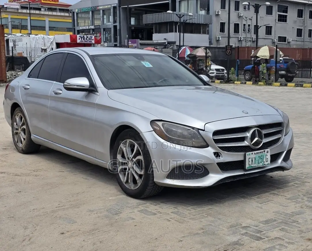 Mercedes-Benz C300 Base AWD 4Matic Sedan (2.0L 4cyl 7A) 2015 Gray