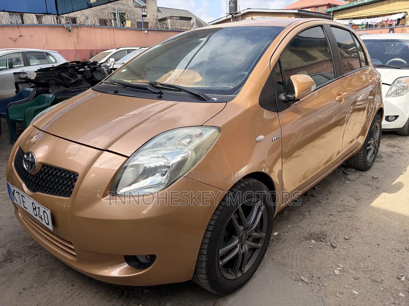 Toyota Yaris Base Hatchback 5dr 2010 Gold