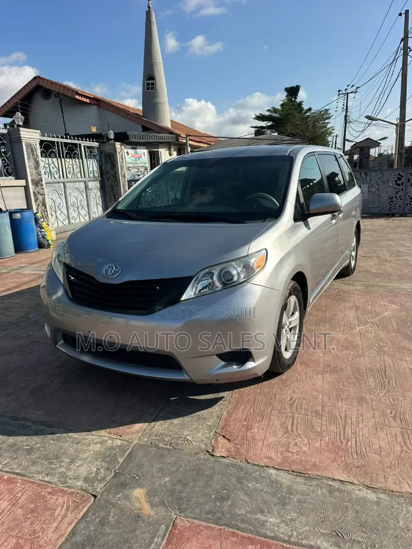 Toyota Sienna 2012 Gray