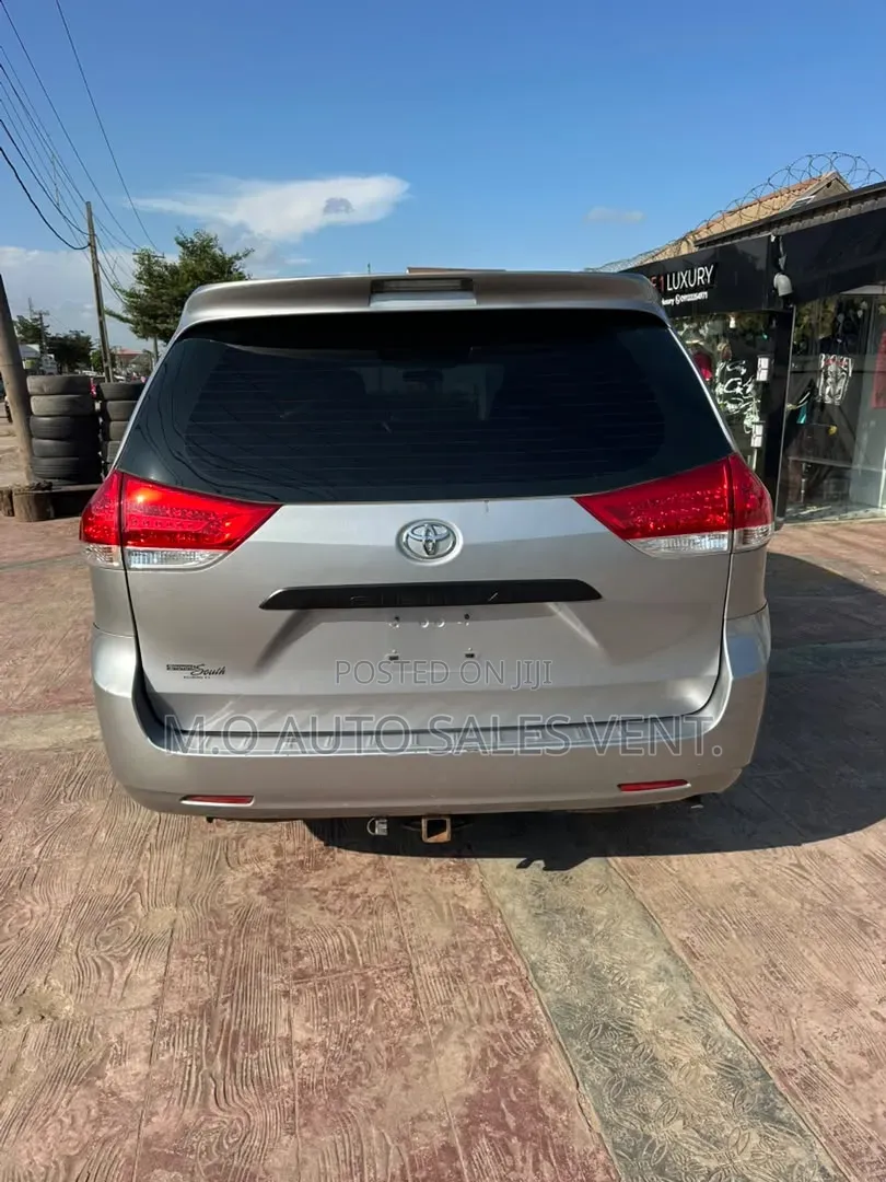 Toyota Sienna 2012 Gray