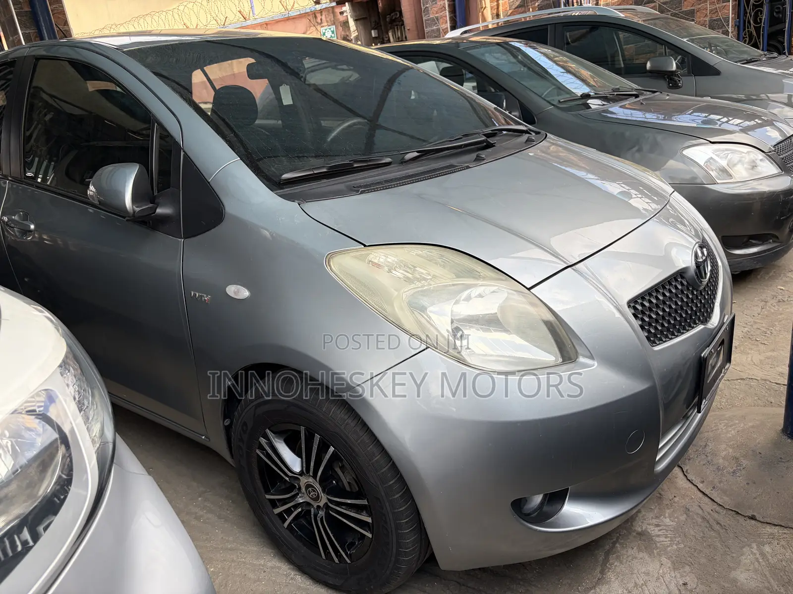 Toyota Yaris Base Hatchback 5dr 2010 Gray