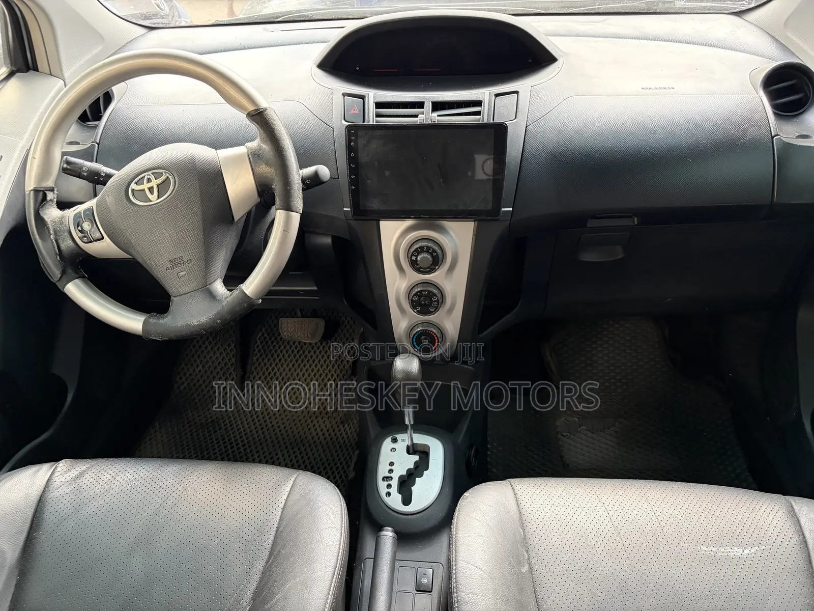 Toyota Yaris Base Hatchback 5dr 2010 Gray