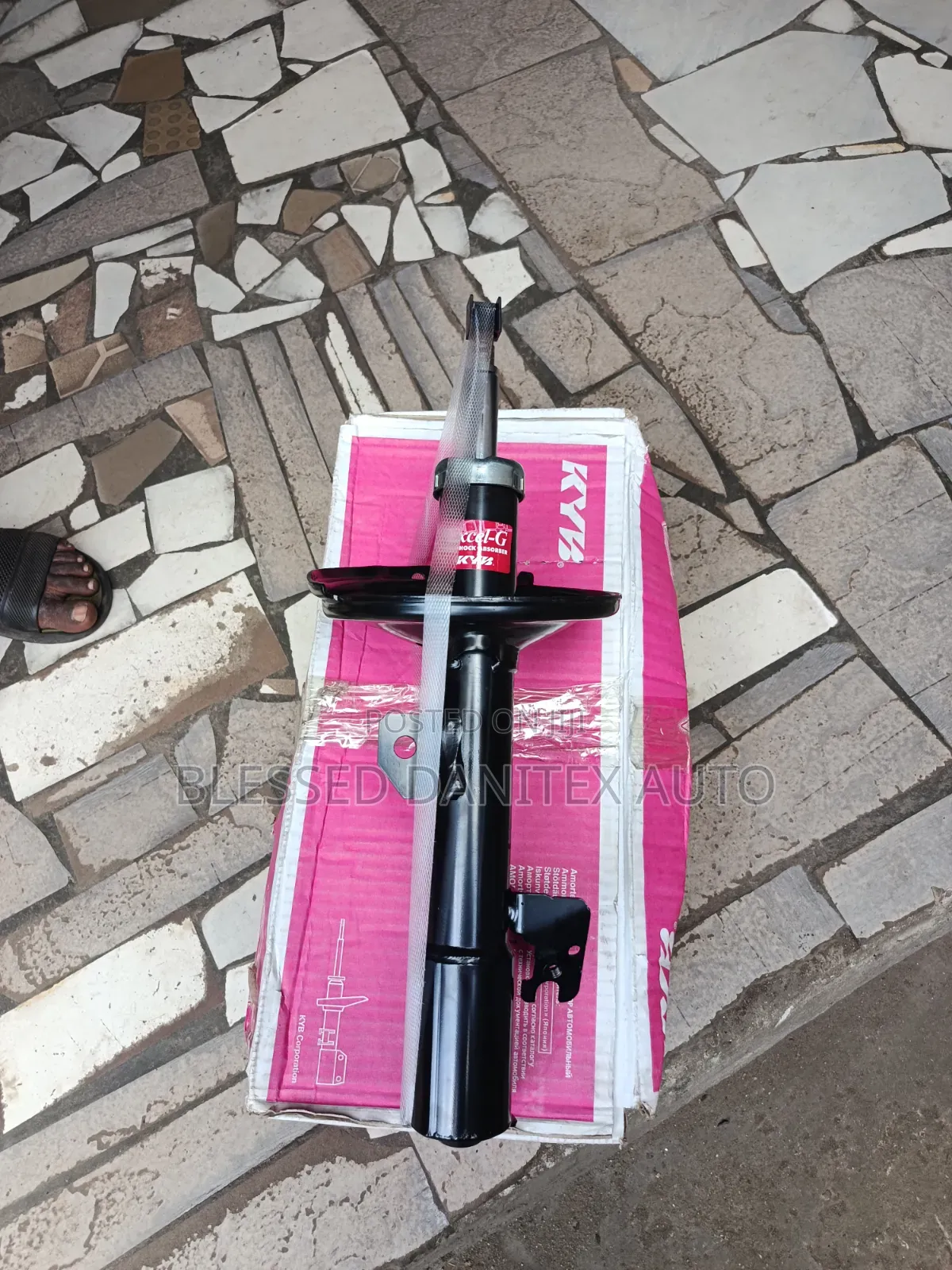Front Shock Absorber K Y B of Toyota  Highlander and Rx330 2003 To2006