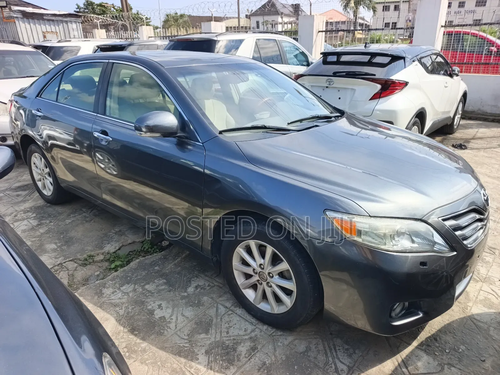 Toyota Camry XLE 4dr Sedan (2.5L 4cyl 6AM) 2010 Gray