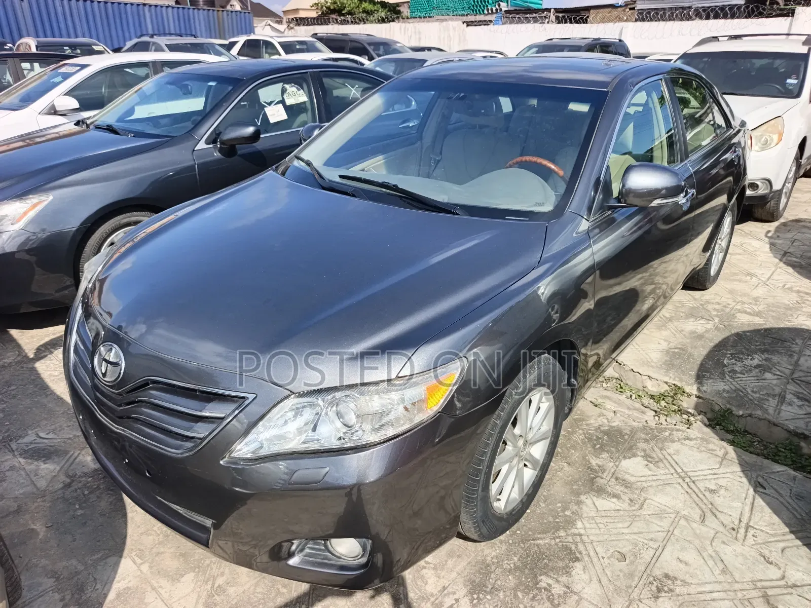 Toyota Camry XLE 4dr Sedan (2.5L 4cyl 6AM) 2010 Gray