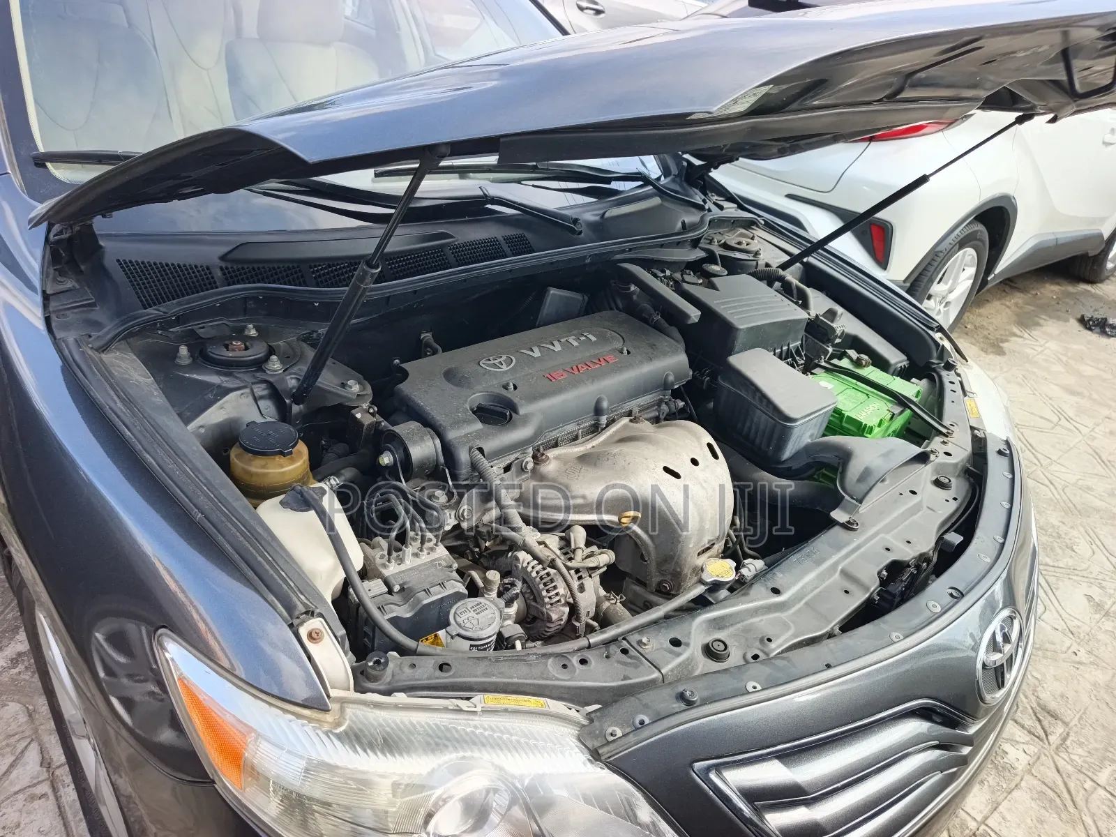 Toyota Camry XLE 4dr Sedan (2.5L 4cyl 6AM) 2010 Gray