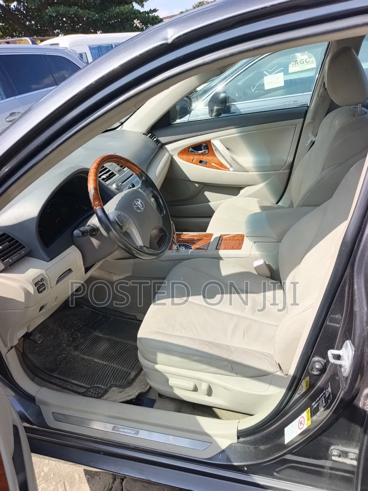 Toyota Camry XLE 4dr Sedan (2.5L 4cyl 6AM) 2010 Gray