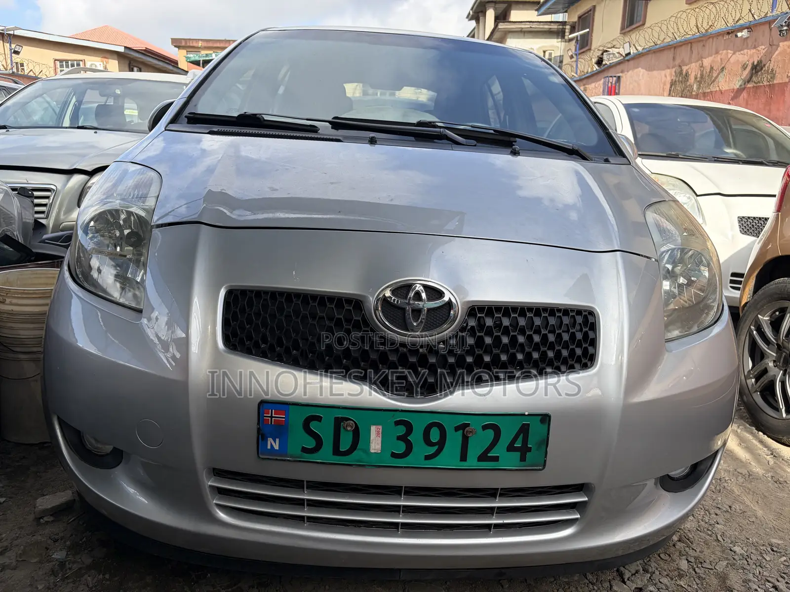 Toyota Yaris Base Hatchback 5dr 2010 Silver