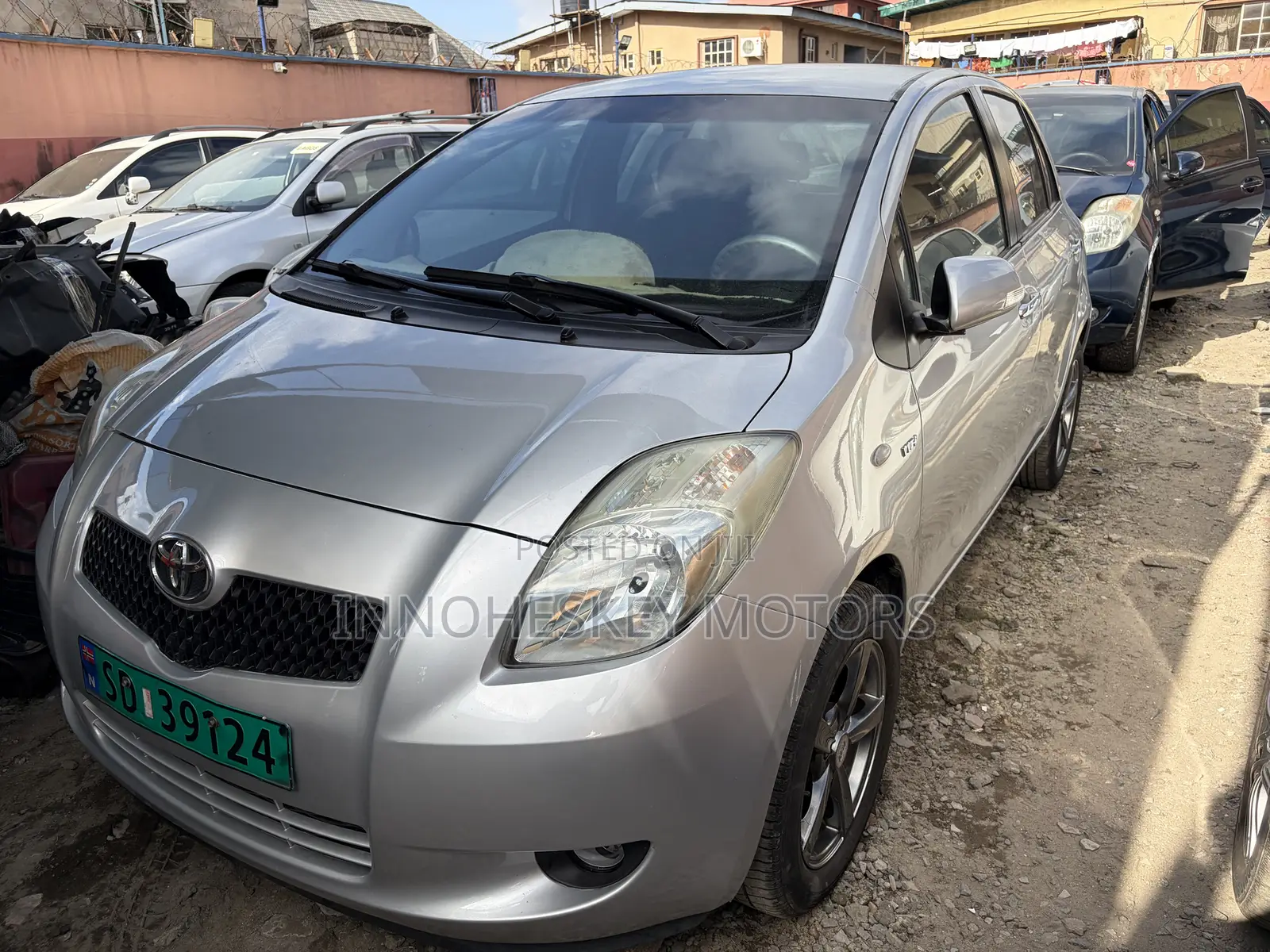 Toyota Yaris Base Hatchback 5dr 2010 Silver