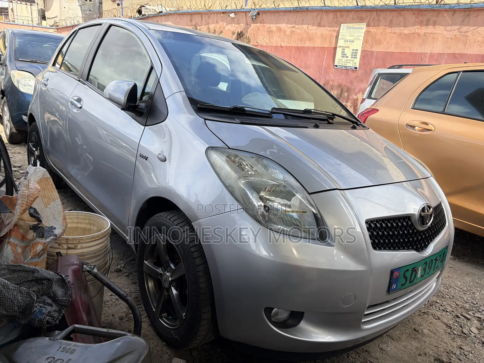 Toyota Yaris Base Hatchback 5dr 2010 Silver