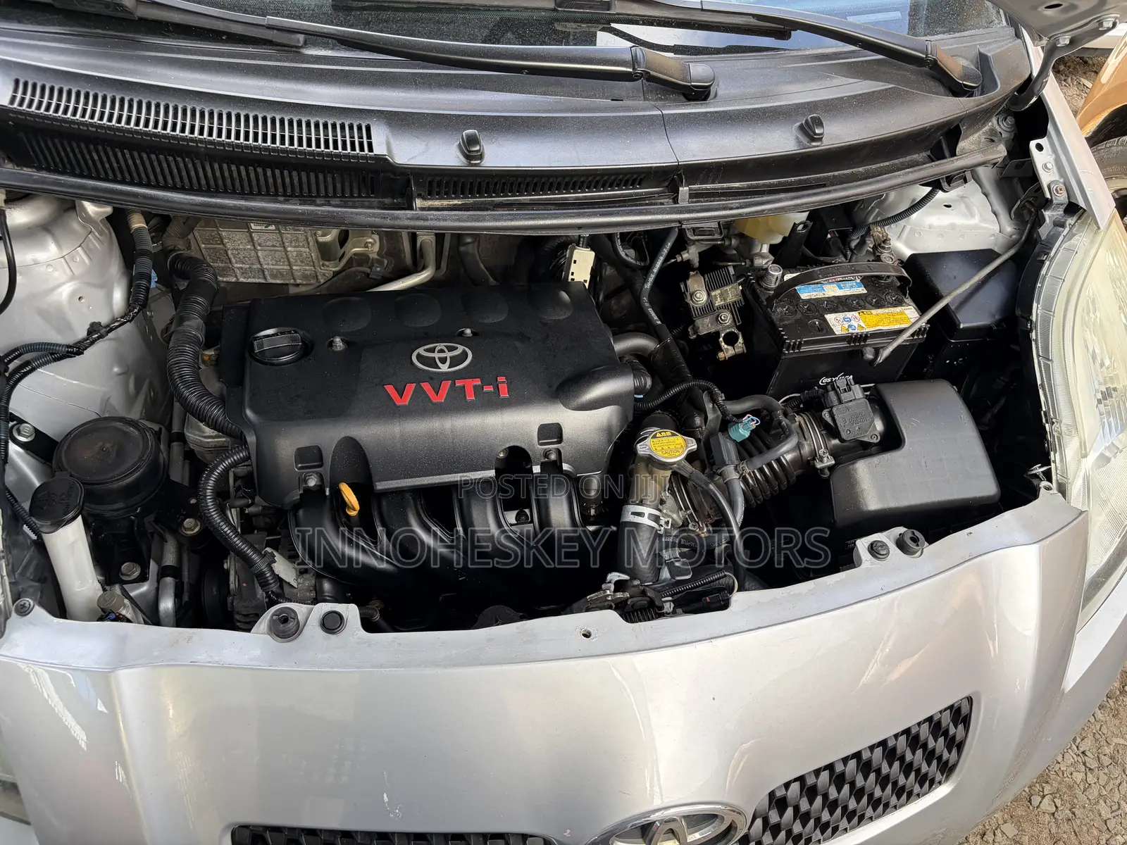 Toyota Yaris Base Hatchback 5dr 2010 Silver