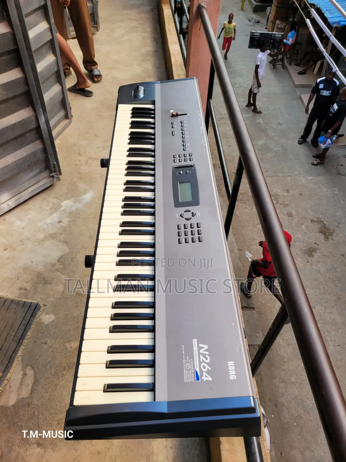 Korg N261 Music Workstation